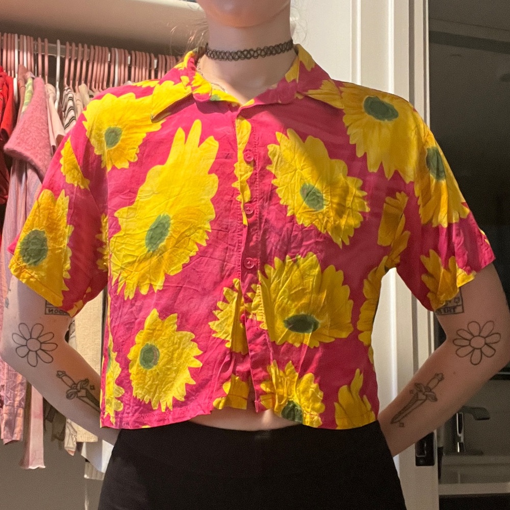 🌼 Bright Floral Resort Shirt